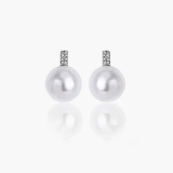 2/$40 Ladies Round White Pearl Earrings - Picture 1 of 3